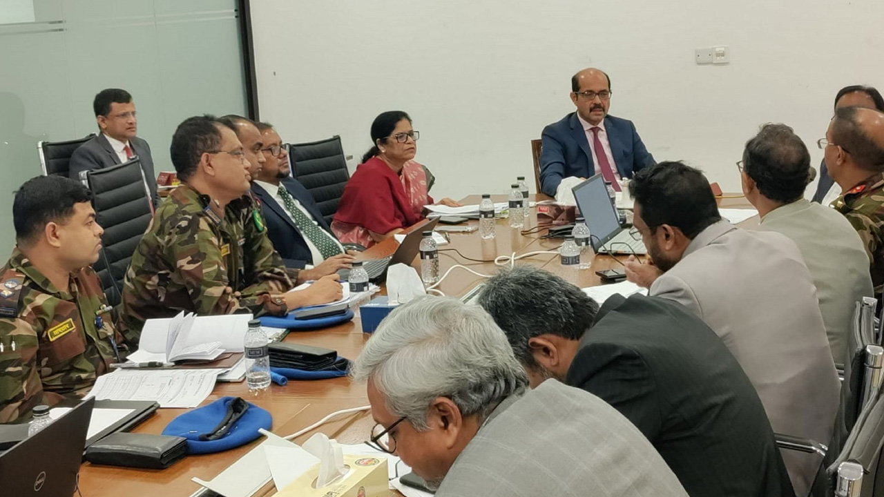 রোববার দুপুরে গুলশানে ডিএনসিসির সদর দপ্তর নগর ভবনে সভায় বক্তব্য দেন মেয়র আতিকুল ইসলাম। ছবি : কালবেলা