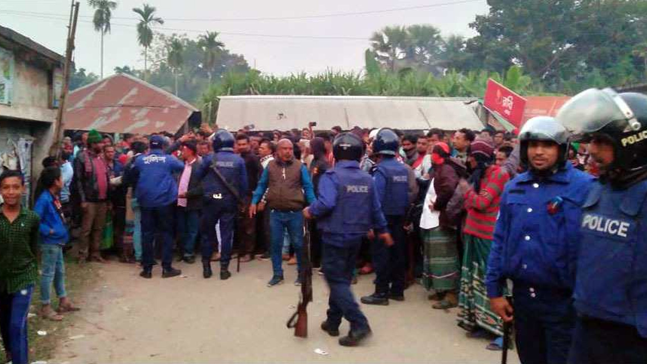 ঝিনাইদহের হরিণাকুণ্ডু উপজেলার জটারখালী বাজারে ১৪৪ ধারা জারি করেছে প্রশাসন। ছবি : কালবেলা