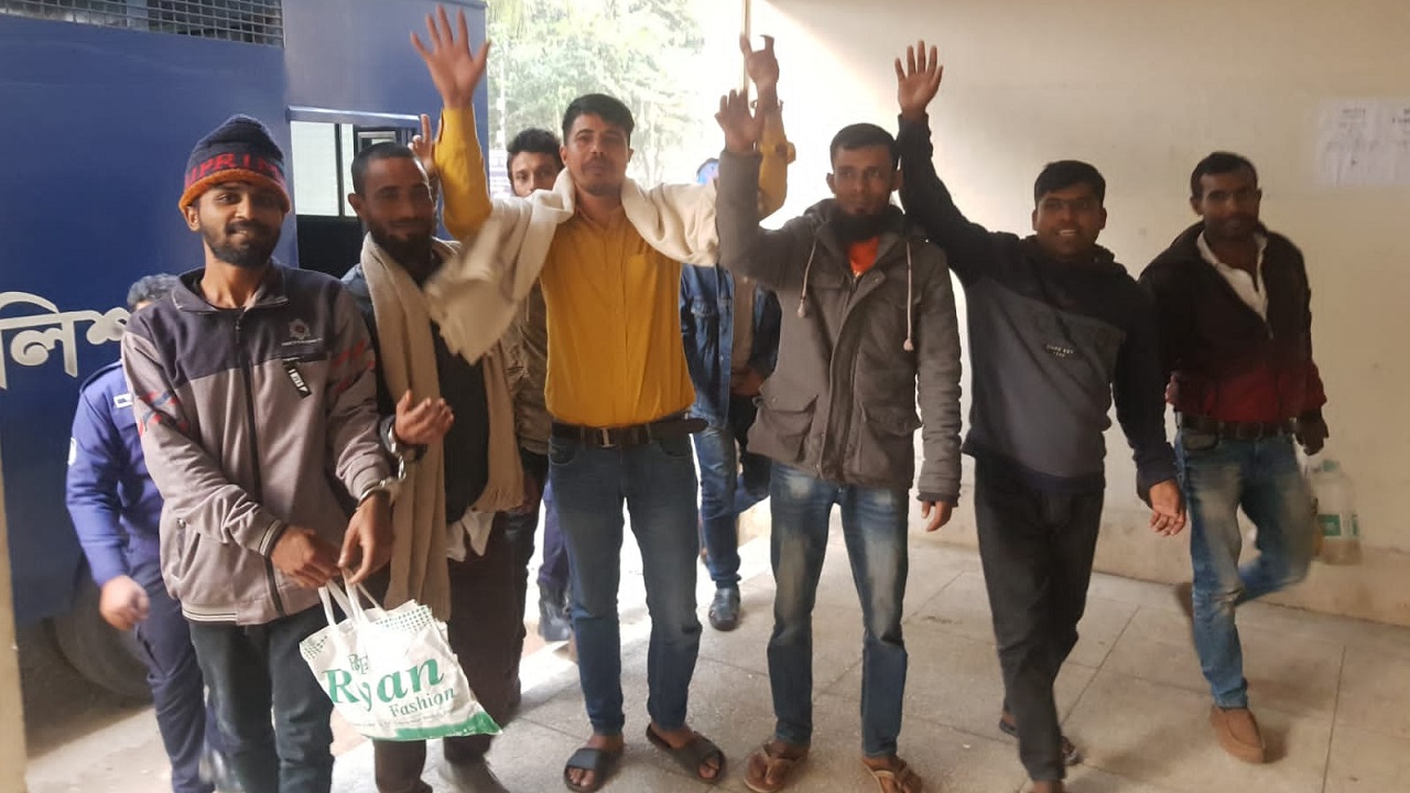 গ্রেপ্তার বিএনপির নেতাকর্মী। ছবি : কালবেলা