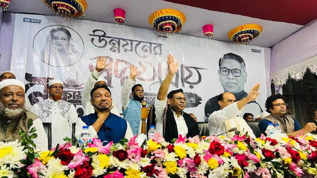 জিনজিরা মডেল টাউনে আয়োজিত নির্বাচনী সুধী সমাবেশে কথা বলেন  নসরুল হামিদ। ছবি : কালবেলা