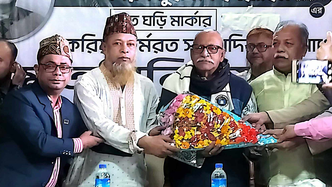 কক্সবাজারের চকরিয়া প্রেসক্লাবে কর্মরত সাংবাদিক নেতাদের সঙ্গে মতবিনিময় সভায় মেজর জেনারেল (অব.) সৈয়দ মুহাম্মদ ইবরাহিম। ছবি : কালবেলা