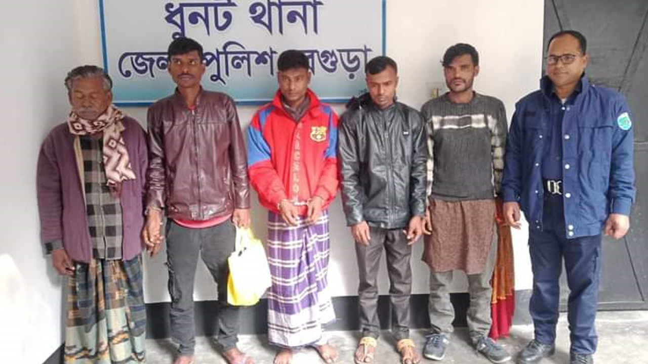 গ্রেপ্তার হওয়া পাঁচজন। ছবি : কালবেলা