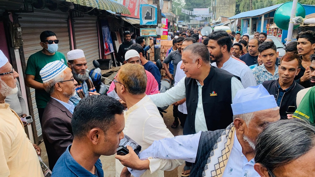 জোরেশোরে প্রচারণা চালাচ্ছেন প্রার্থী ও তাদের সমর্থকরা। ছবি : কালবেলা