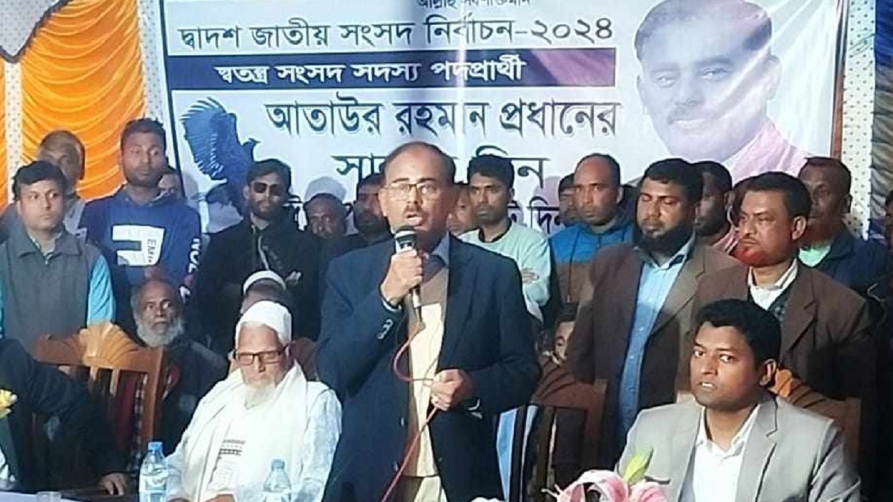 সিংগীমারী ইউনিয়নের ধুবনী লাল স্কুল এলাকায় ঈগল প্রতীকের নির্বাচনী জনসভায় আতাউর রহমান প্রধান। ছবি : কালবেলা