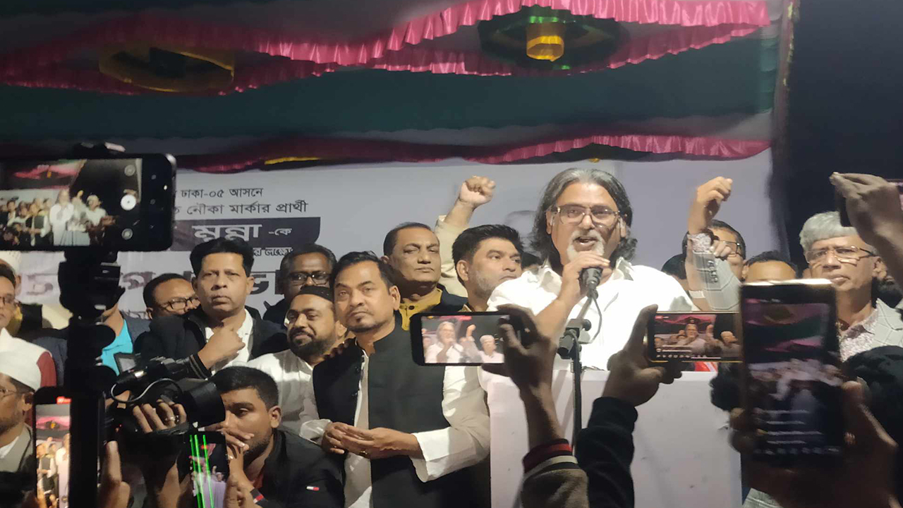ডেমরায় পথসভায় শেখ ফজলে শামস পরশ। ছবি : কালবেলা
