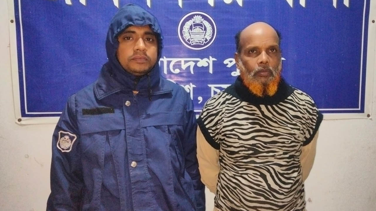 গ্রেপ্তার হওয়া দোকানি শুকুর আলী। ছবি : কালবেলা