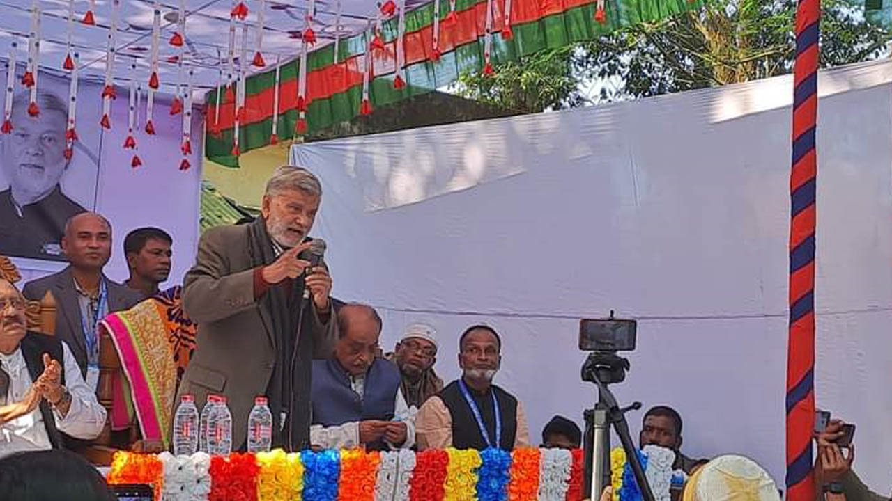সুনামগঞ্জের জগন্নাথপুরে নির্বাচনী সভায় বক্তব্য দেন পরিকল্পনামন্ত্রী এম এ মান্নান। ছবি : কালবেলা