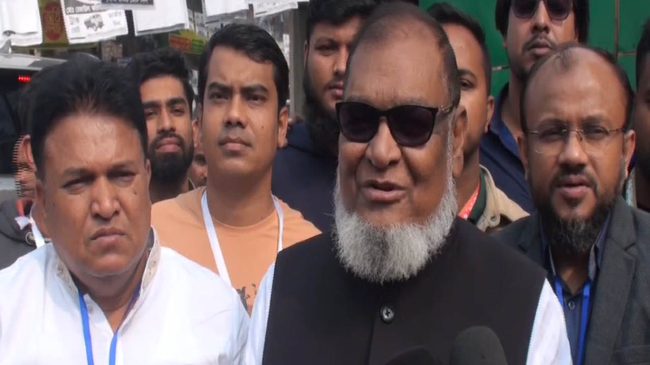 গাজীপুরে প্রচার চালান মুক্তিযুদ্ধবিষয়কমন্ত্রী আ ক ম মোজাম্মেল হক। ছবি : কালবেলা