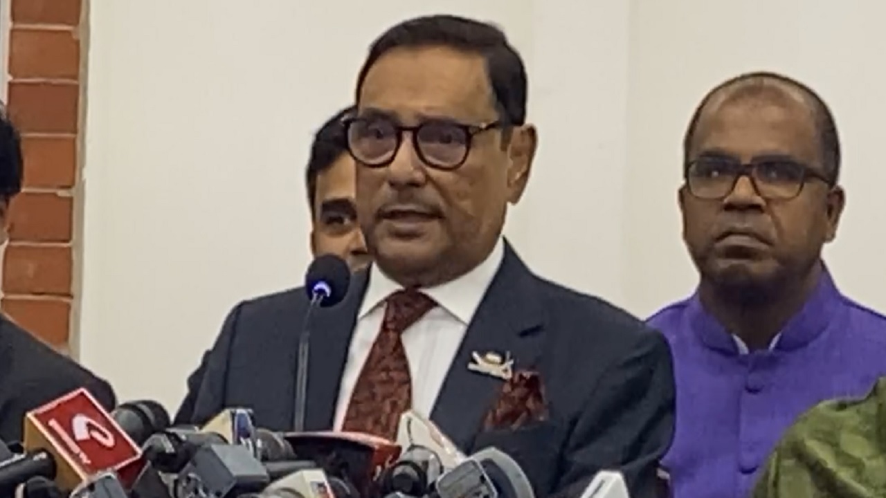 বিকেলে ইইউ প্রতিনিধি দলের সাথে বৈঠক শেষে সাংবাদিকদের সাথে কথা বলেন ওবায়দুল কাদের। ছবি : সংগৃহীত