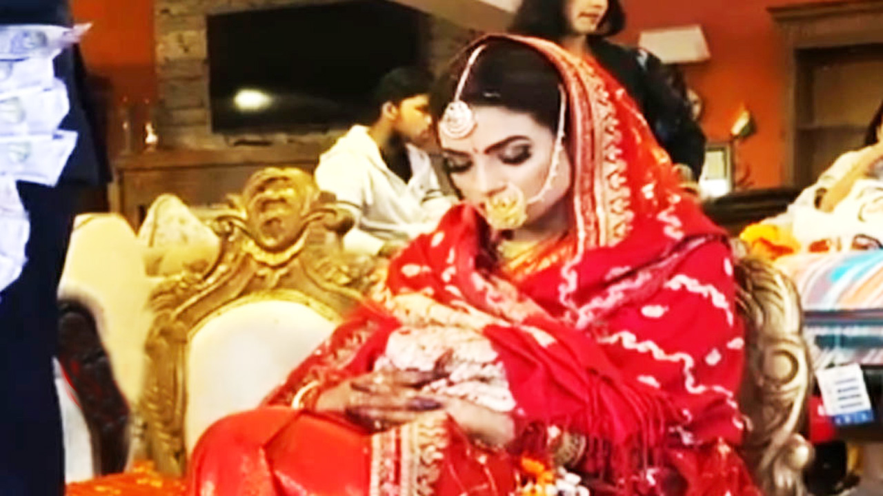 বিয়ের বাগদান পূর্ব আনুষ্ঠানিকতায় কনে। ছবি : সংগৃহীত