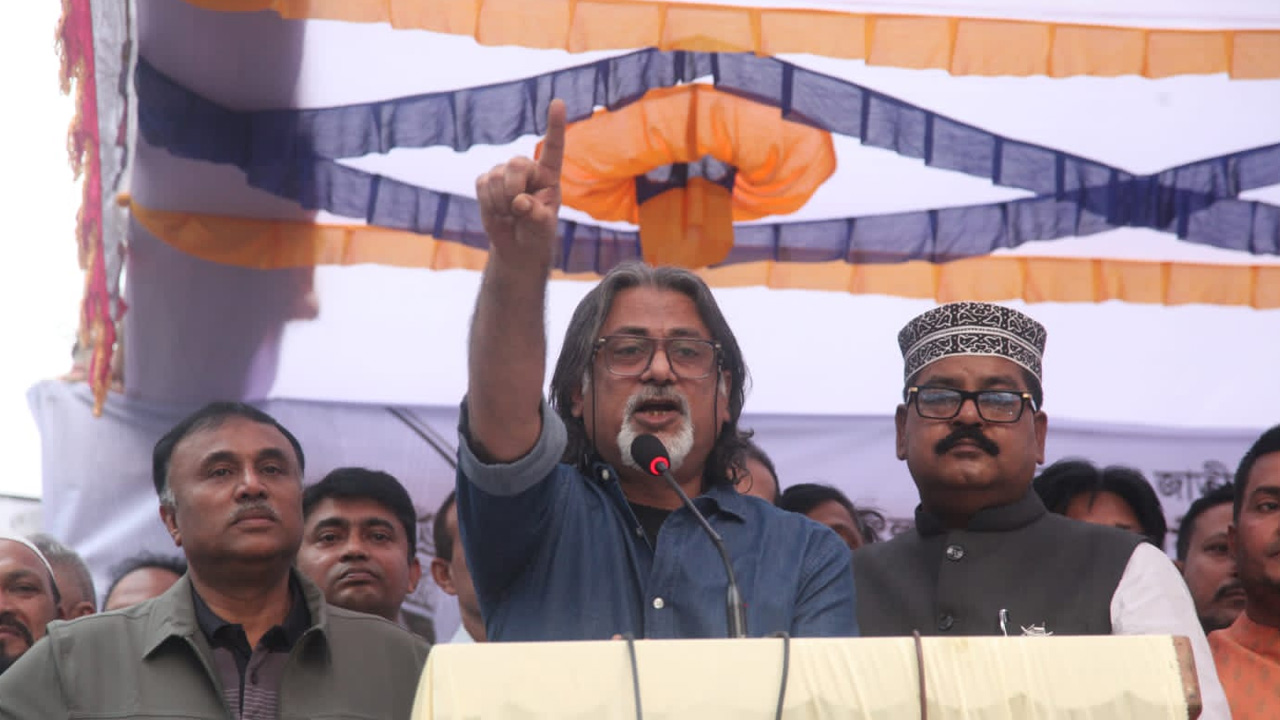 মিরপুর কালশী এলাকায় ঢাকা-১৬ আসনে নৌকা প্রতীকের প্রার্থী আলহাজ ইলিয়াছ উদ্দিন মোল্লার পক্ষে নির্বাচনী প্রচারে বক্তব্য রাখেন শেখ ফজলে শামস্ পরশ। ছবি : সংগৃহীত