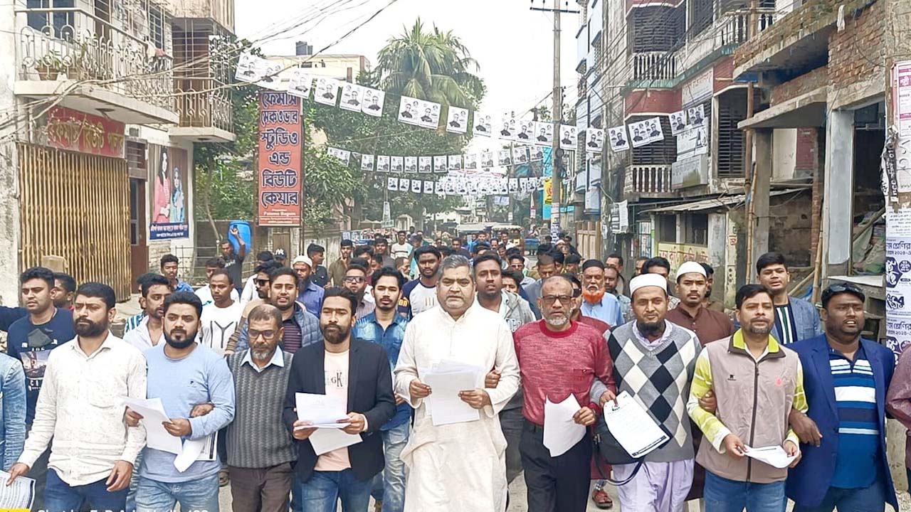 জনমত গড়তে জামালপুরে জেলা যুবদল গণসংযোগ ও লিফলেট বিতরণ করেছে। ছবি : কালবেলা
