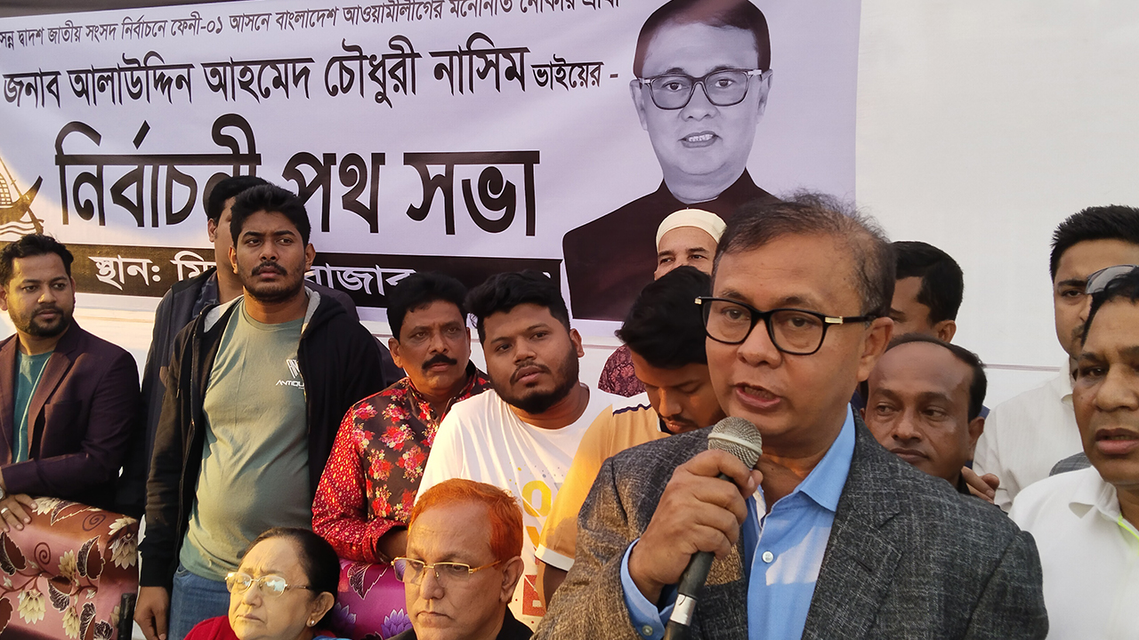 ফেনীতে নির্বাচনী পথসভায় আলাউদ্দিন আহম্মেদ চৌধুরী নাসিম। ছবি : কালবেলা