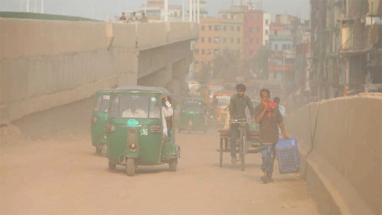 বায়ুদূষণে শীর্ষে ঢাকা। পুরোনো ছবি