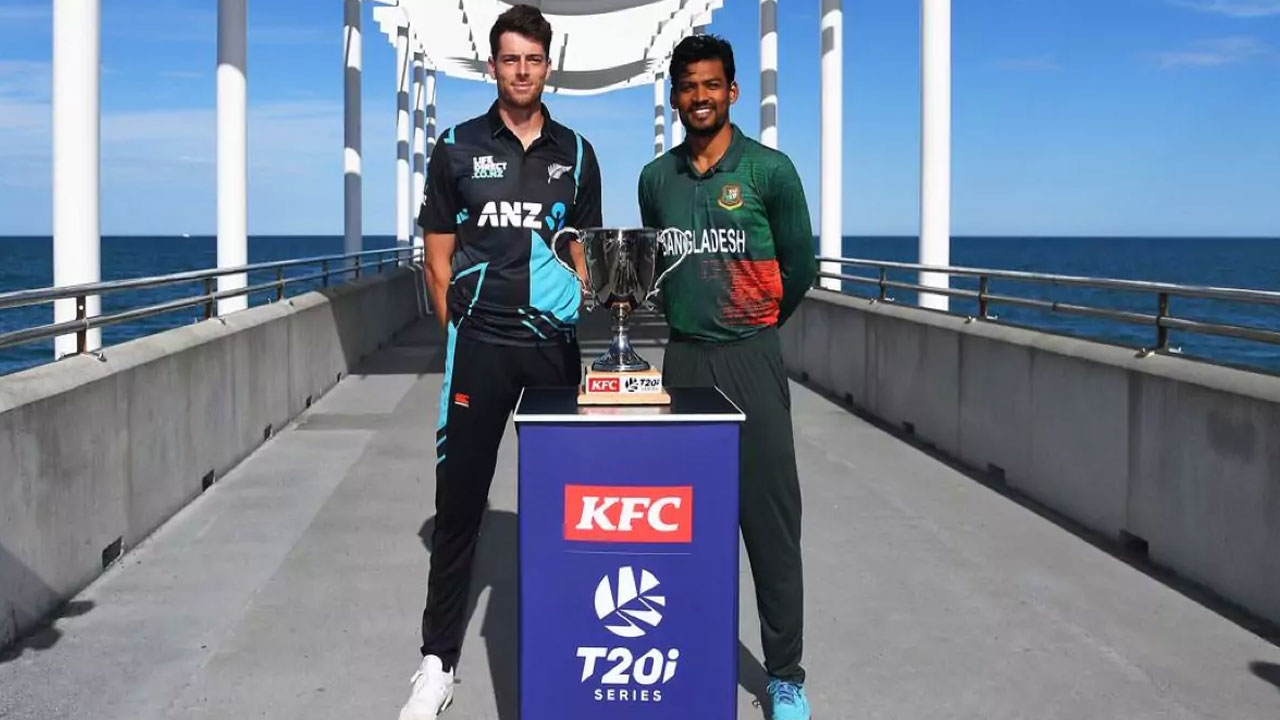 টি-টোয়েন্টি ট্রফির সঙ্গে দুই অধিনায়কের ফটোসেশন। ছবি: সংগৃহীত