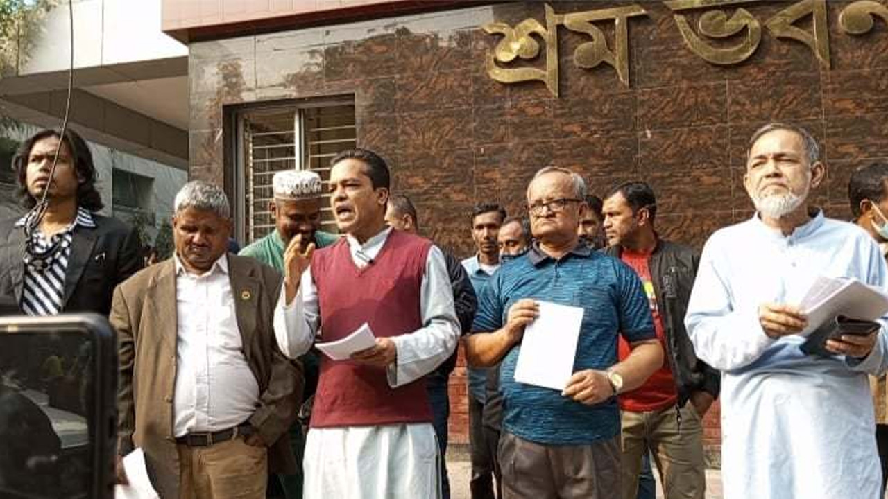 রাজধানীতে গণসংযোগ ও লিফলেট বিতরণ করেছেন গণতান্ত্রিক বাম ঐক্যের নেতারা। ছবি : কালবেলা