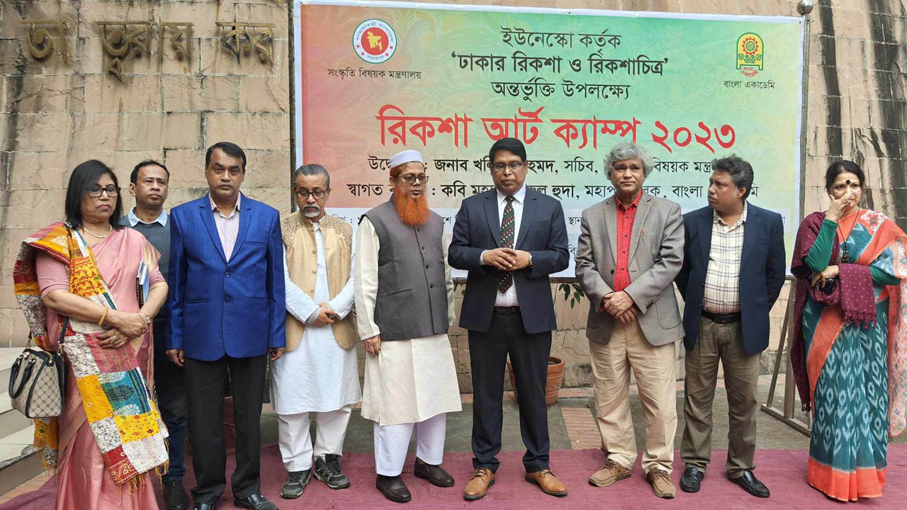 বাংলা একাডেমি প্রাঙ্গণে দিনব্যাপী রিকশা আর্ট ক্যাম্প। ছবি : কালবেলা
