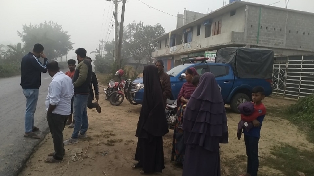 কুমিল্লা-সিলেট মহাসড়কের সৈয়দাবাদ কলেজ গেটের সামনে এই দুর্ঘটনা ঘটে। ছবি : কালবেলা