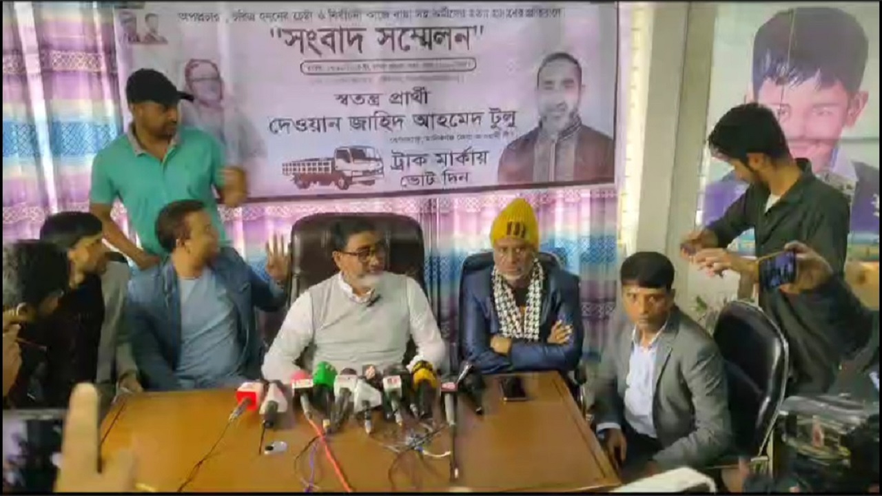 সংবাদ সম্মেলনে স্বতন্ত্র প্রার্থী দেওয়ান জাহিদ আহমেদ টুলু। ছবি : কালবেলা