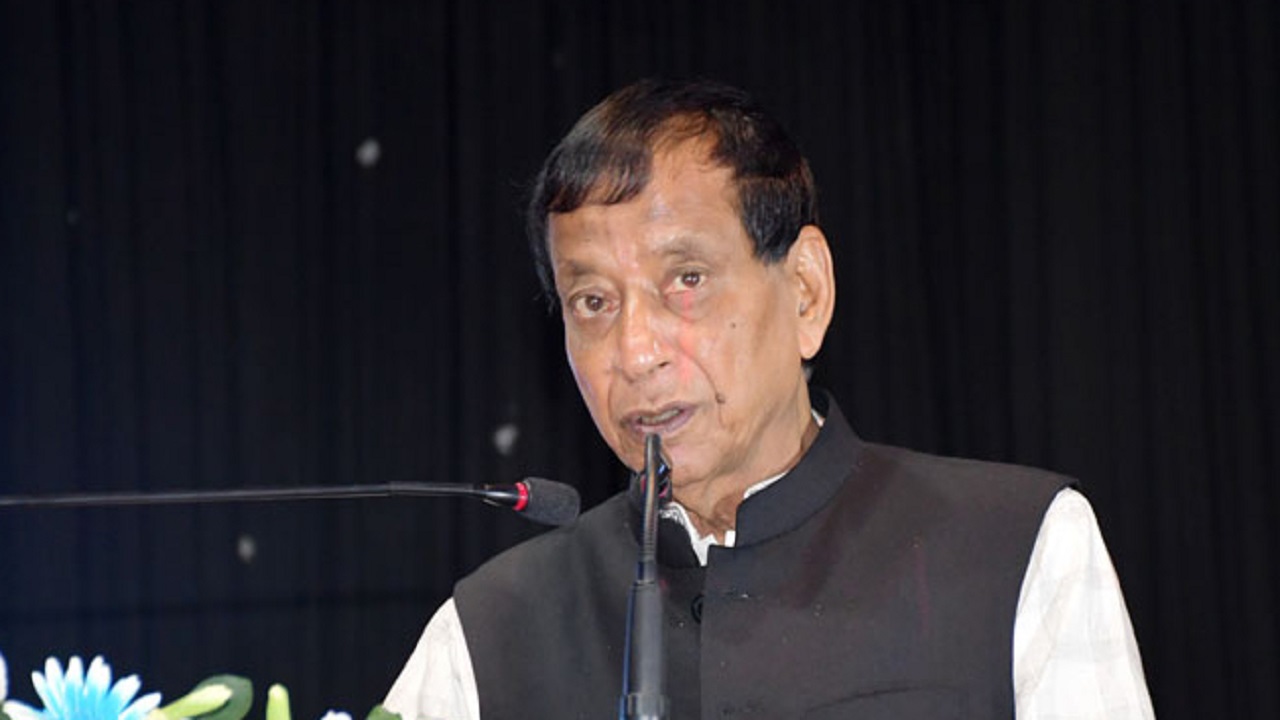 সমাজকল্যাণমন্ত্রী নুরুজ্জামান আহমেদ। পুরোনো ছবি