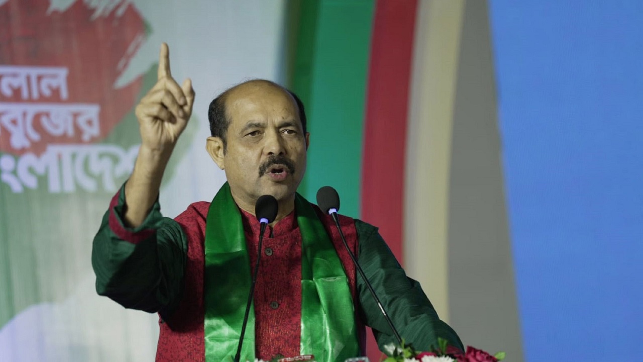 দুপুরে রাজধানীর ফার্মগেটের কৃষিবিদ ইনস্টিটিউশন মিলনায়তনে ডিএনসিসি আ‌য়ো‌জিত বীর মুক্তিযোদ্ধা ও শহীদ পরিবারের সদস্যদের সংবর্ধনা অনুষ্ঠা‌নে কথা বলেন মেয়র আতিকুল ইসলাম। ছবি : কালবেলা