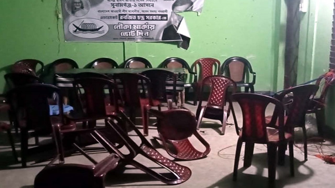 সুনামগঞ্জে আ.লীগের দলীয় কার্যালয়ে ভাঙচুর। ছবি : কালবেলা