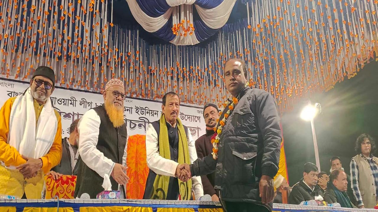 নির্বাচনী জনসভায় সমাজকল্যাণ মন্ত্রী নুরুজ্জামান আহমেদ। ছবি : কালবেলা