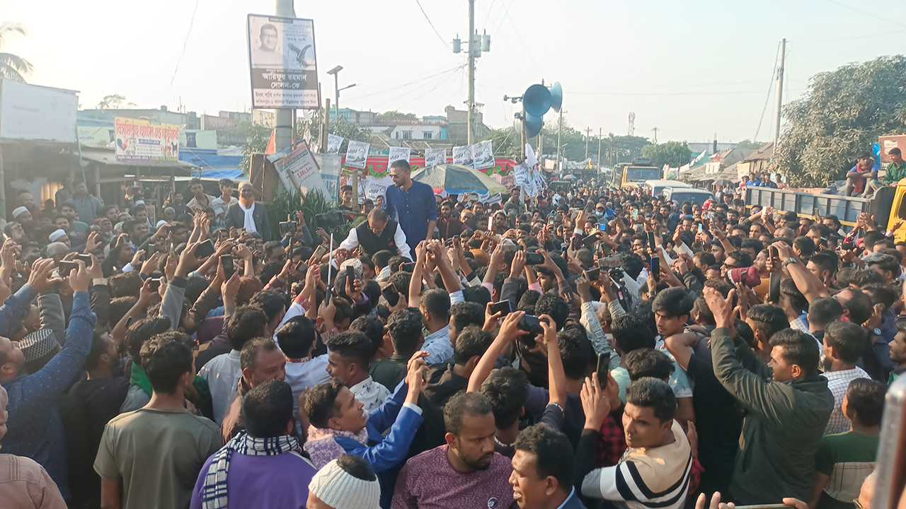 ফরিদপুর-১ আসনে নৌকার প্রচারে মাশরাফী। ছবি : কালবেলা