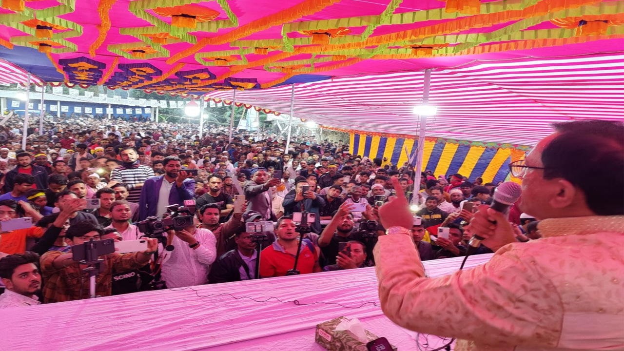 গণসংযোগ ও পথসভায় ব্যস্ত সময় পার করছেন নোয়াখালীর-২ (সেনবাগ সোনাইমুড়ি আংশিক) আসনের স্বতন্ত্র কাঁচি প্রতীকের প্রার্থী আতাউর রহমান ভূঁইয়া মানিক।  ছবি : কালবেলা