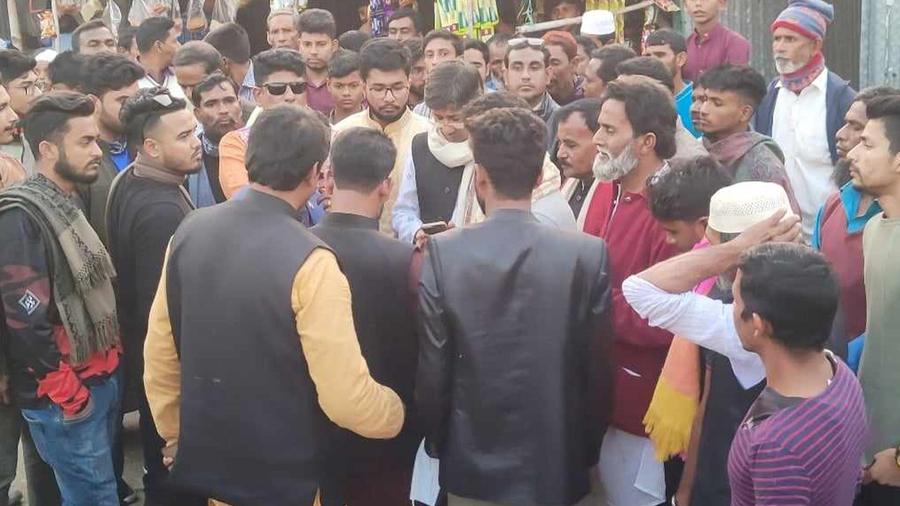 সিরাজগঞ্জের তাড়াশে নির্বাচনী প্রচারে হামলার পর উত্তেজনা। ছবি : কালবেলা