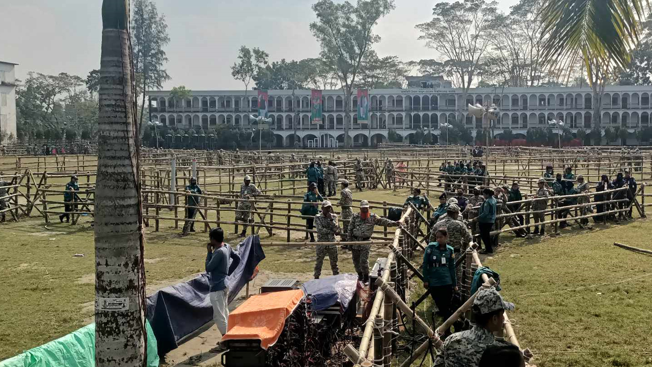 সমাবেশস্থলে জোরদার করা হয়েছে নিরাপত্তা। ছবি : কালবেলা