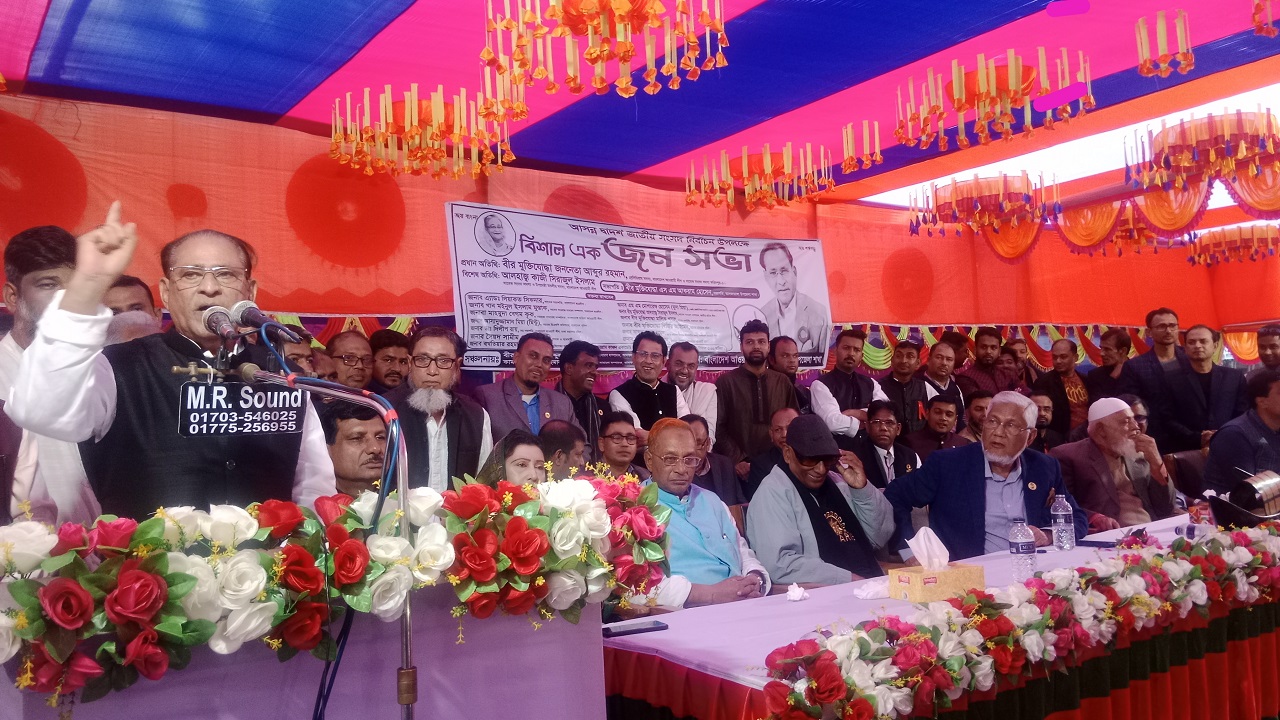 আলফাডাঙ্গায় বক্তব্য দিচ্ছেন আব্দুর রহমান। ছবি : কালবেলা