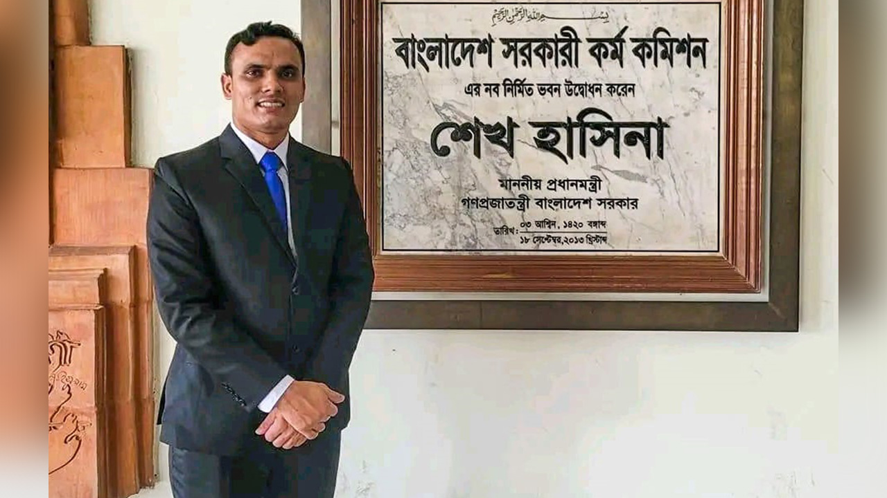 ৪৩তম বিসিএসে প্রশাসন ক্যাডারে সুপারিশ প্রাপ্ত রুবেল শেখ। ছবি : সংগৃহীত