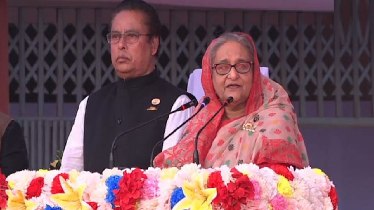 কালকিনিতে জনসভায় বক্তব্য দিচ্ছেন প্রধানমন্ত্রী শেখ হাসিনা। ছবি : ভিডিও থেকে স্ক্রিনশট