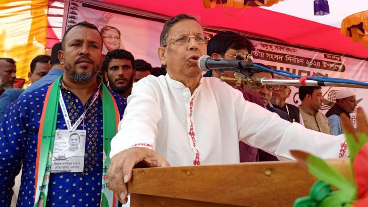 কসবায় নির্বাচনী সভায় বক্তব্য দেন আইনমন্ত্রী আনিসুল হক। ছবি : কালবেলা
