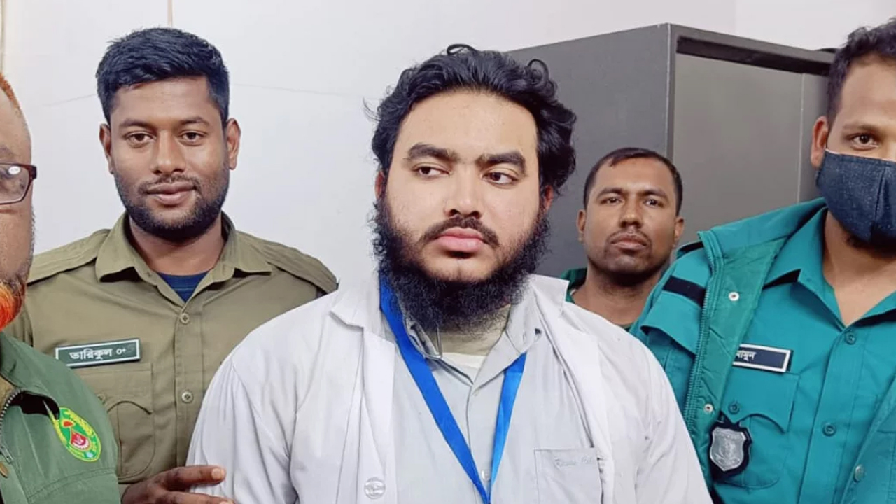 আটক হওয়া সামিউর রহমান। ছবি : কালবেলা