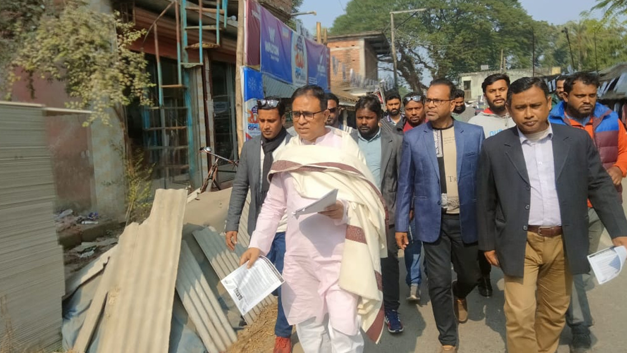 ভোট বর্জনে যশোরের বাঘারপাড়ায় বিএনপির নেতাদের লিফলেট বিতরণ। ছবি : কালবেলা