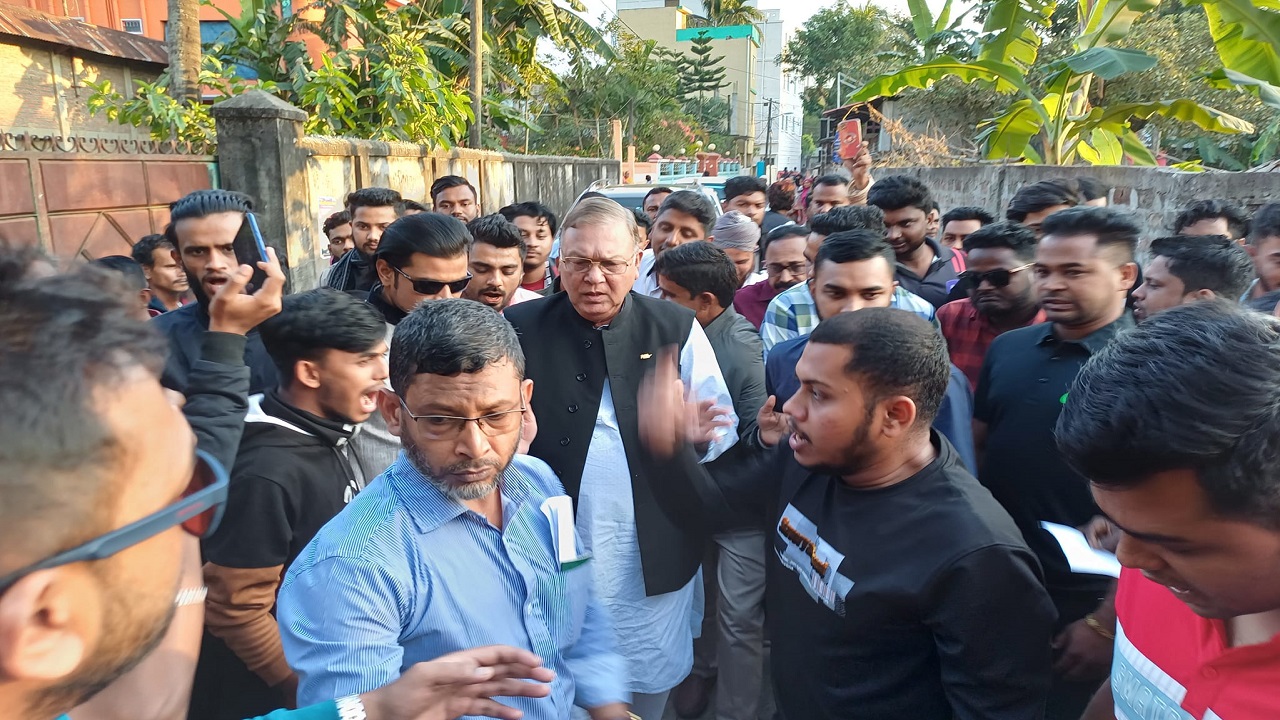 নির্বাচনী প্রচারণায় আওয়ামী লীগের মনোনীত নৌকা প্রতীকের প্রার্থী উপাধ্যক্ষ ড. মো. আব্দুস শহীদ এমপি। ছবি : কালবেলা