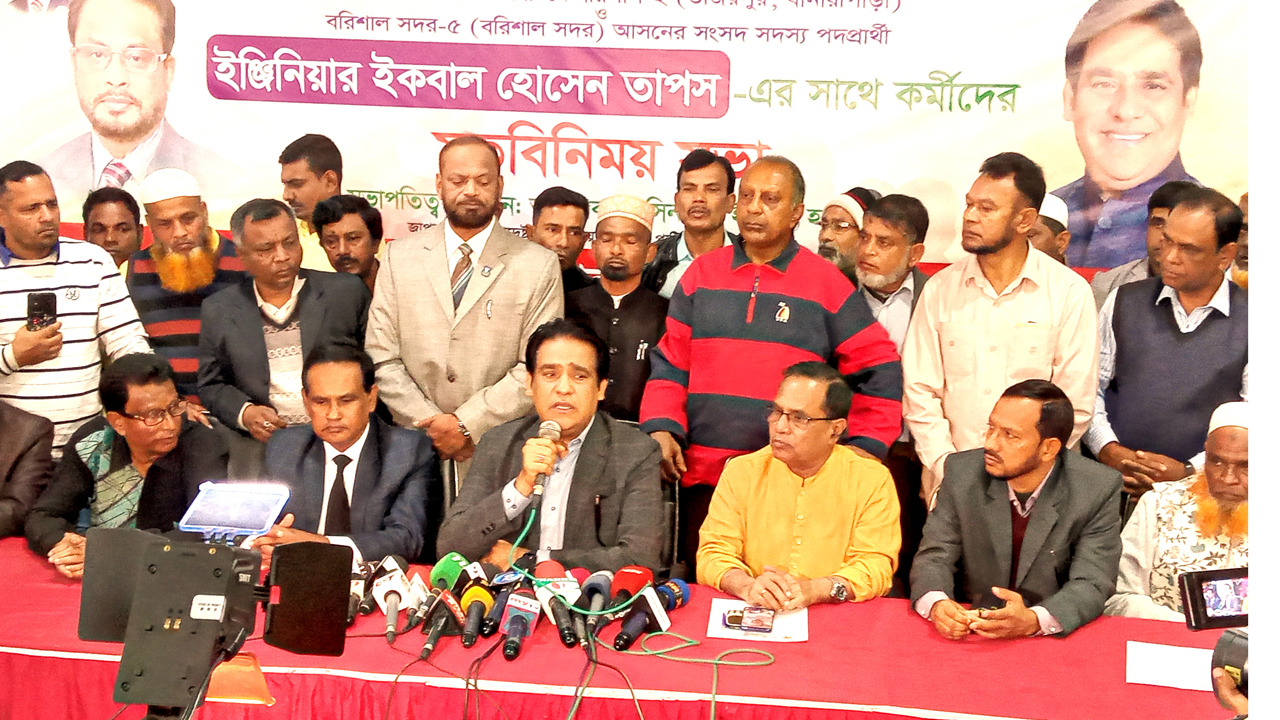 কর্মিসভায় সাংবাদিকদের সঙ্গে কথা বলেন জাপার দুই প্রার্থী। ছবি : কালবেলা
