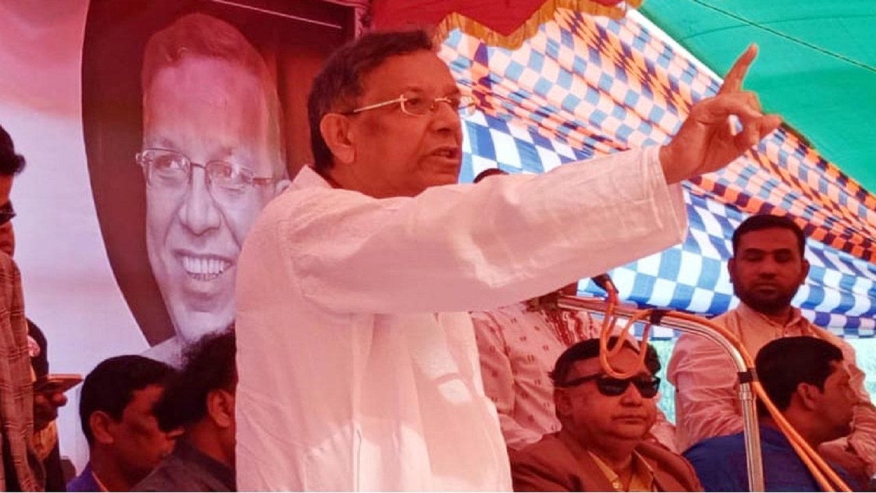 নির্বাচনী গণসমাবেশে প্রধান অতিথির বক্তব্য দিচ্ছেন আইনমন্ত্রী আনিসুল হক। ছবি : কালবেলা
