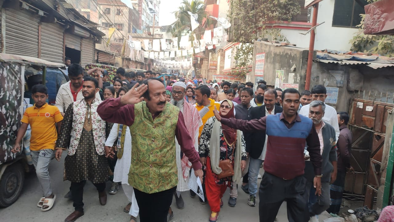রোববার সন্ধ্যায় নিজ নির্বাচনী জনসভায় অংশ নেন ঢাকা ৪ আসনের জাপা মনোনীত প্রার্থী সৈয়দ আবু হোসেন বাবলা। ছবি : কালবেলা
