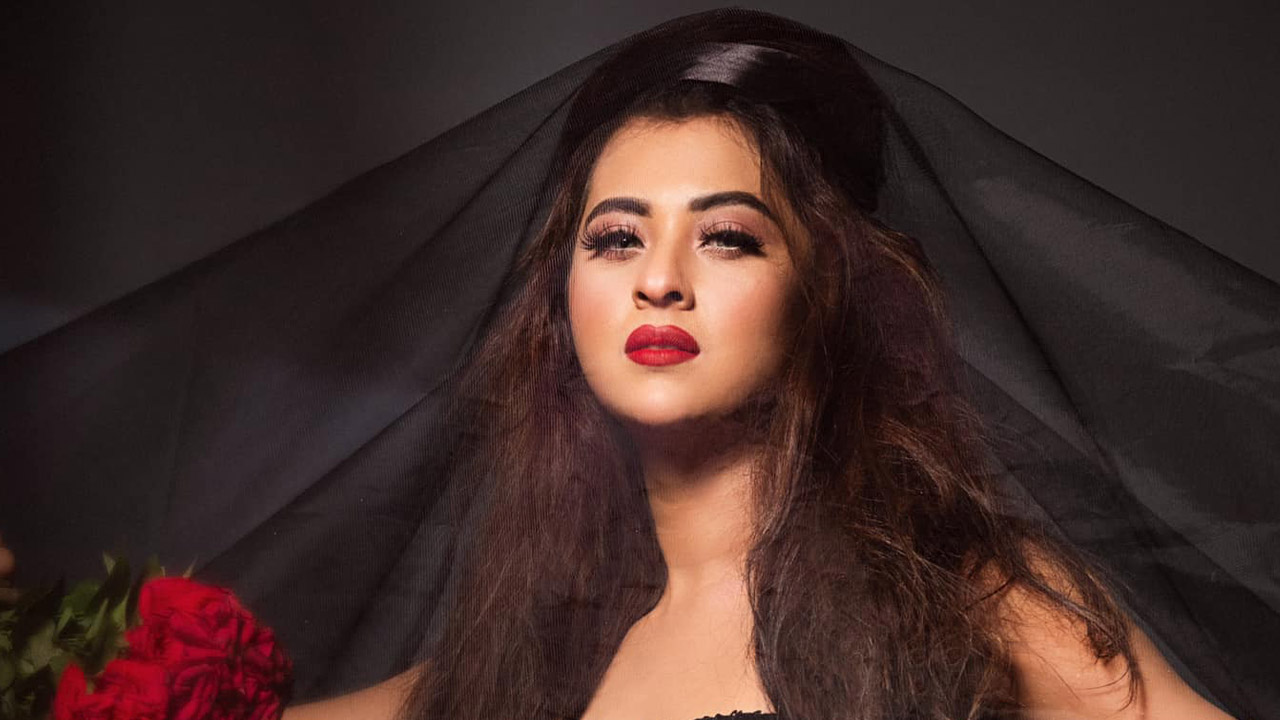 নতুন ব্যবসা করবেন অপু বিশ্বাস