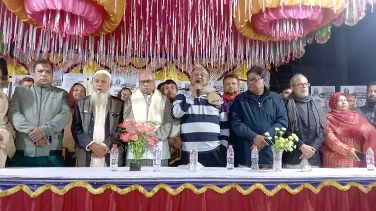 নির্বাচনী জনসভায় বক্তৃতা দিচ্ছেন বাণিজ্যমন্ত্রী টিপু মুনশি। ছবি : কালবেলা