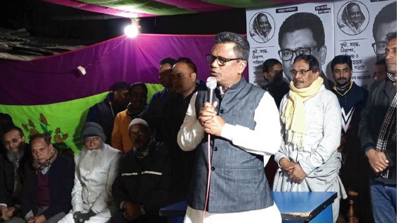 নির্বাচনী প্রচারণায় জাতীয় সংসদের হুইপ আবু সাঈদ আল মাহমুদ স্বপন। ছবি : কালবেলা