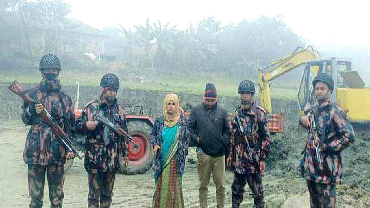 আকাশ নামের এক ব্যক্তিকে ১ লাখ টাকা জরিমানা করে ভ্রাম্যমাণ আদালত। ছবি : কালবেলা
