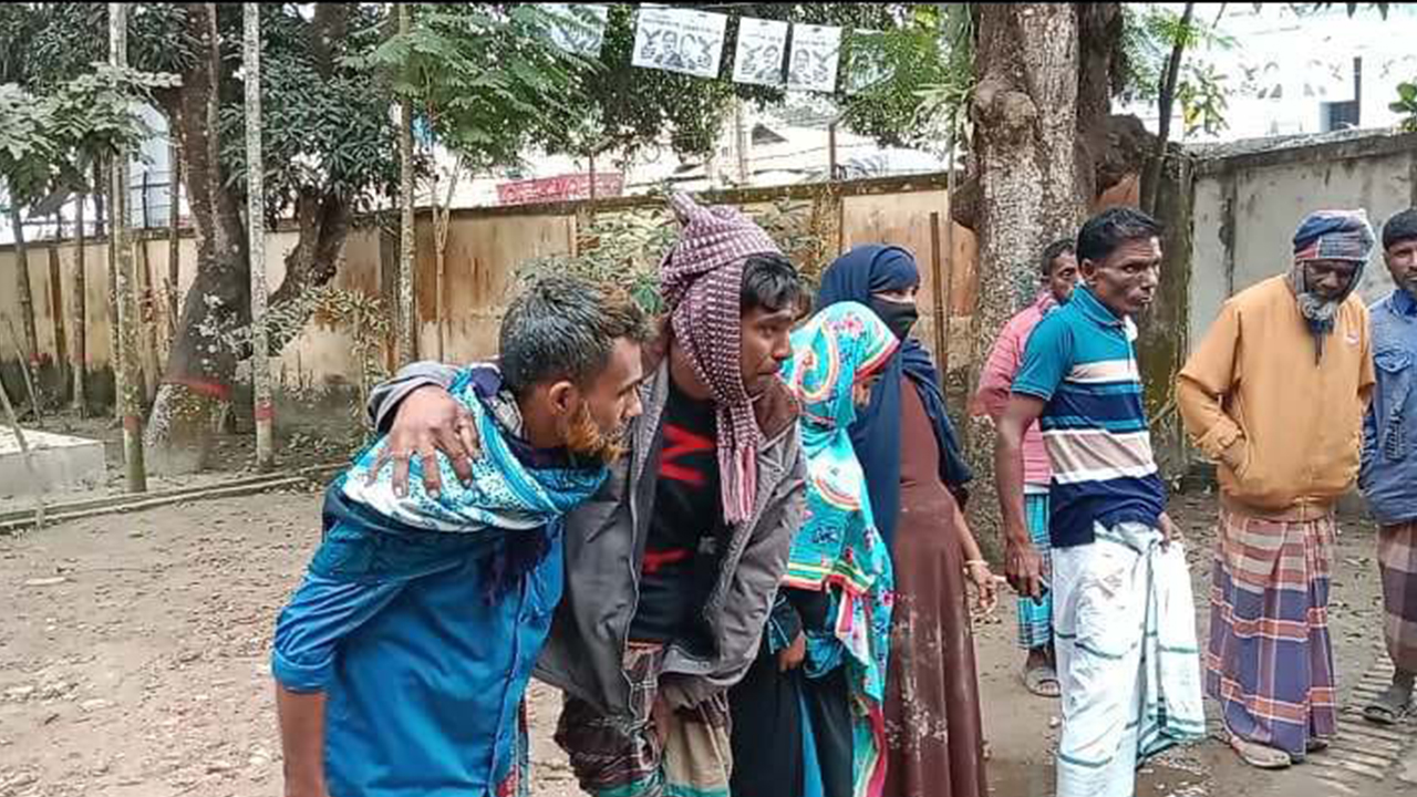 নরসিংদী-৩ (শিবপুর) আসনের স্বতন্ত্র প্রার্থীর সমর্থকদের ‍ওপর হামলায় আহত ৪। ছবি : কালবেলা