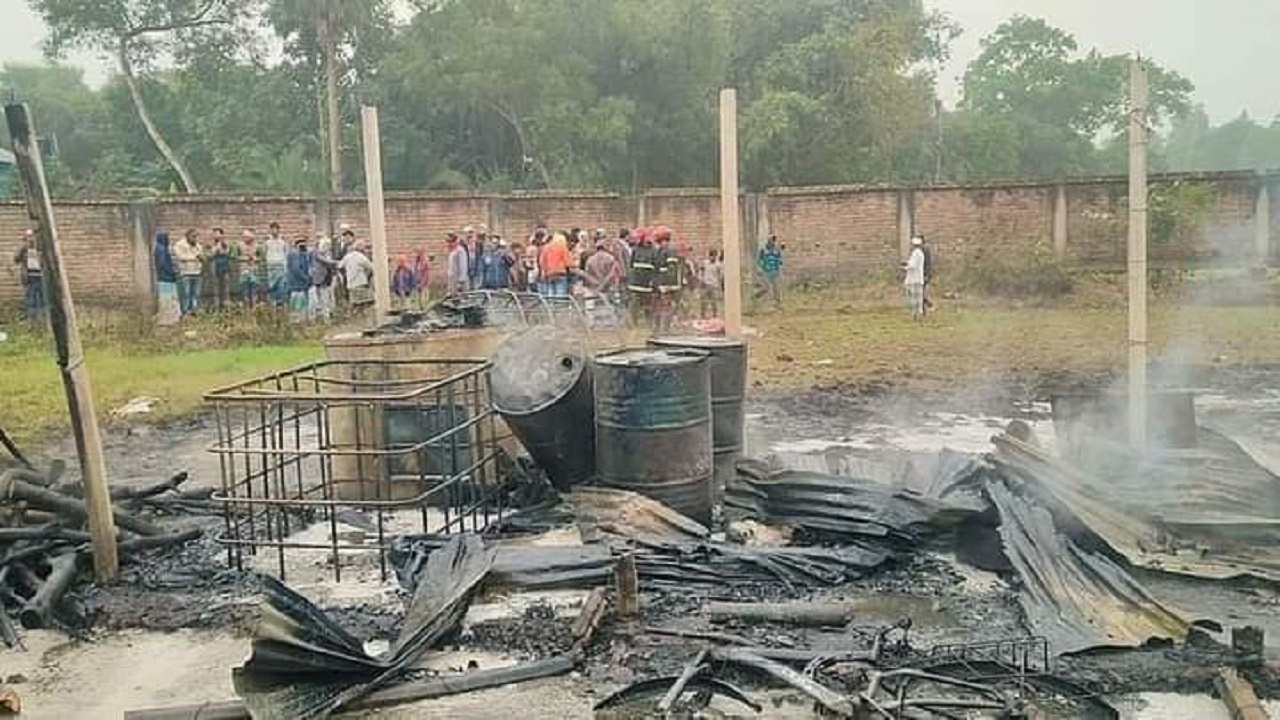ড্রাম বিস্ফোরণে ক্ষতিগ্রস্ত কারখানা। ছবি : কালবেলা