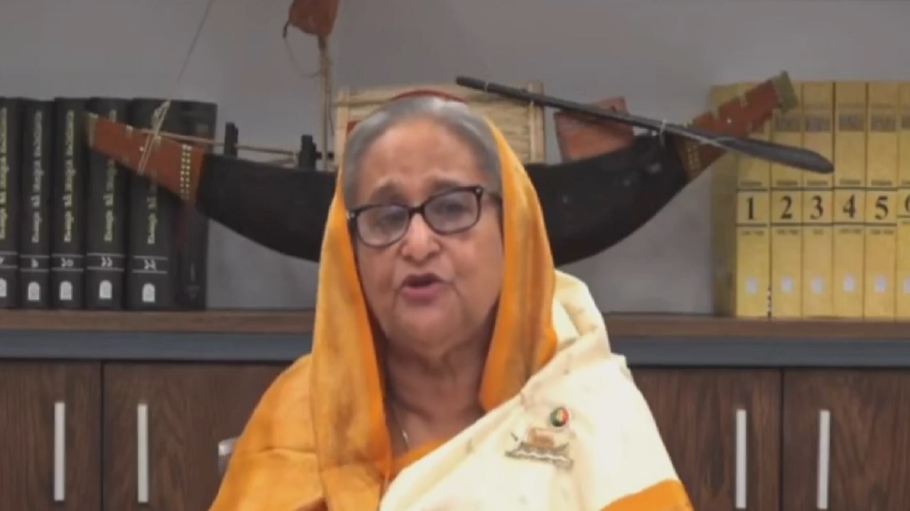 ছয়টি নির্বাচনী জনসভায় ভার্চুয়ালি যুক্ত হয়ে কথা বলেন প্রধানমন্ত্রী শেখ হাসিনা। ছবি : সংগৃহীত