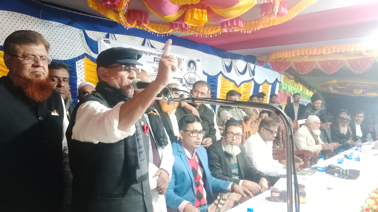 ফরিদপুর আলফাডাঙ্গার বেড়িরহাটের জনসভায় আব্দুর রহমান। ছবি : কালবেলা