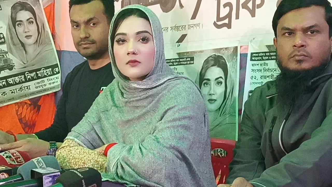 ইশতেহার ঘোষণার সময় মাহিয়া মাহি। ছবি : কালবেলা